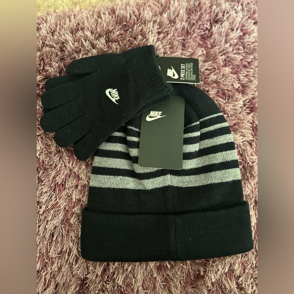 Boys nike hat and glove set